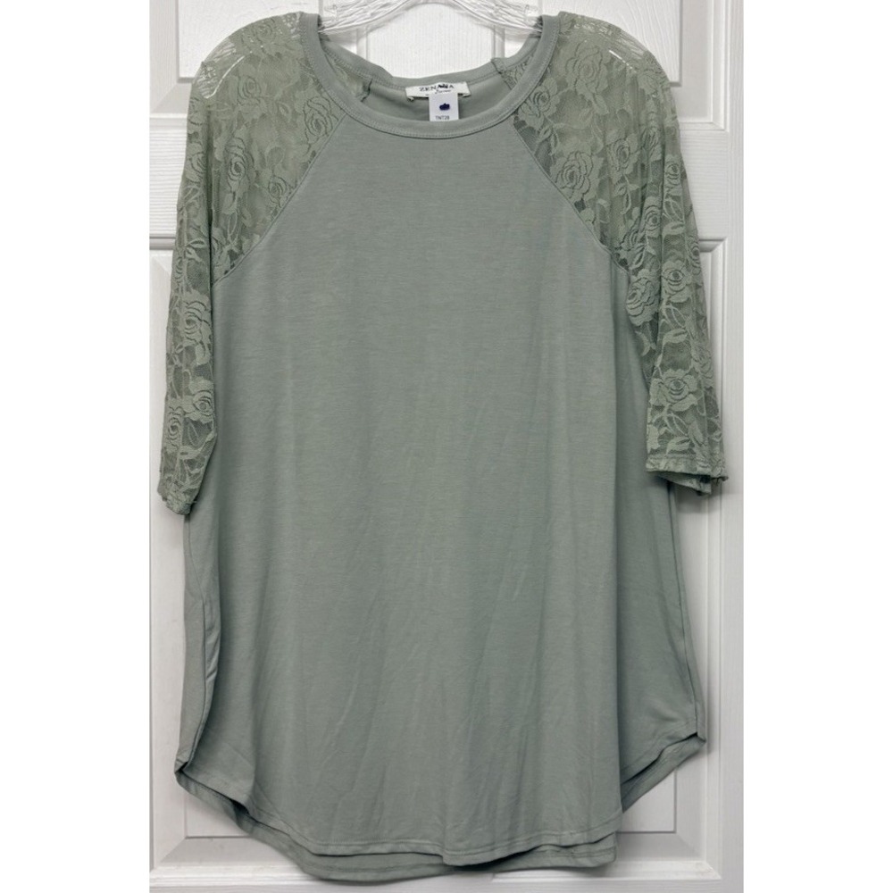 Zenana Size S Light Sage Green 3/4 Lace Sleeve Top NWT Curved Hem Tunic Blouse